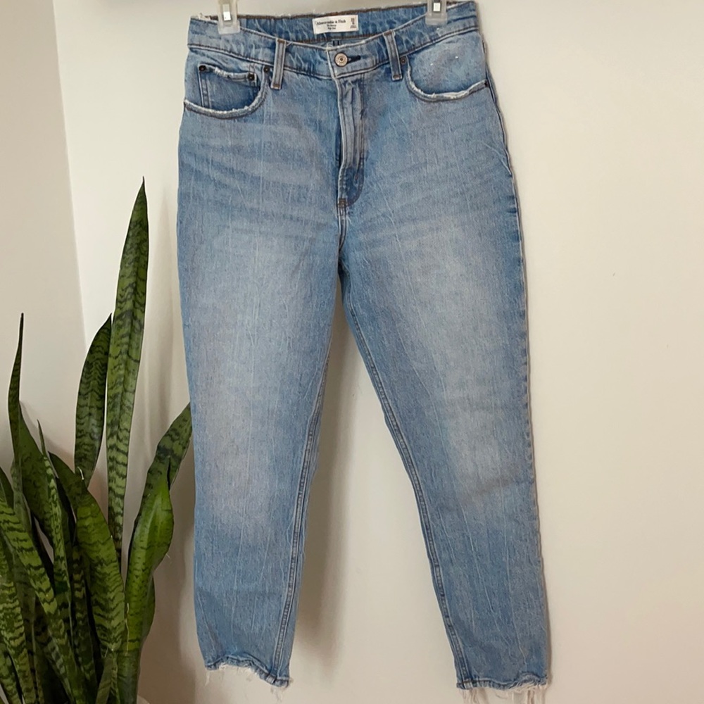Ambercrombie & Fitch “The Skinny Hugh Rise” 28R